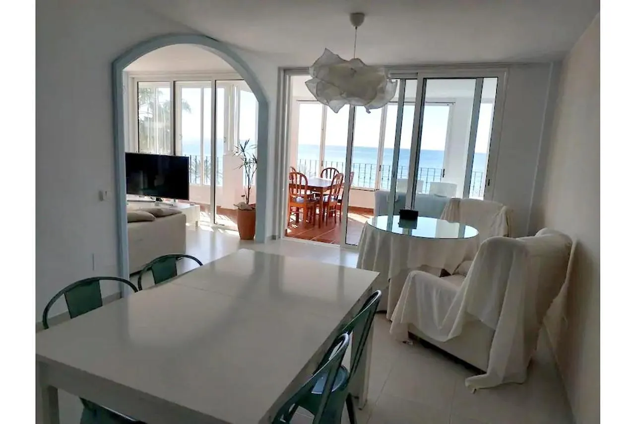 Seaside Retreat: Beachfront House with Pool in Roquetas De Mar 0*,