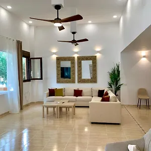 Сasa de vacaciones Amplia Vivienda New Para12 Pers A 4 Min Caminando De Playa Con Terraza, Piscina Com, Wifi, Ventiladores De Techo, Lavavajillas, Roquetas de Mar